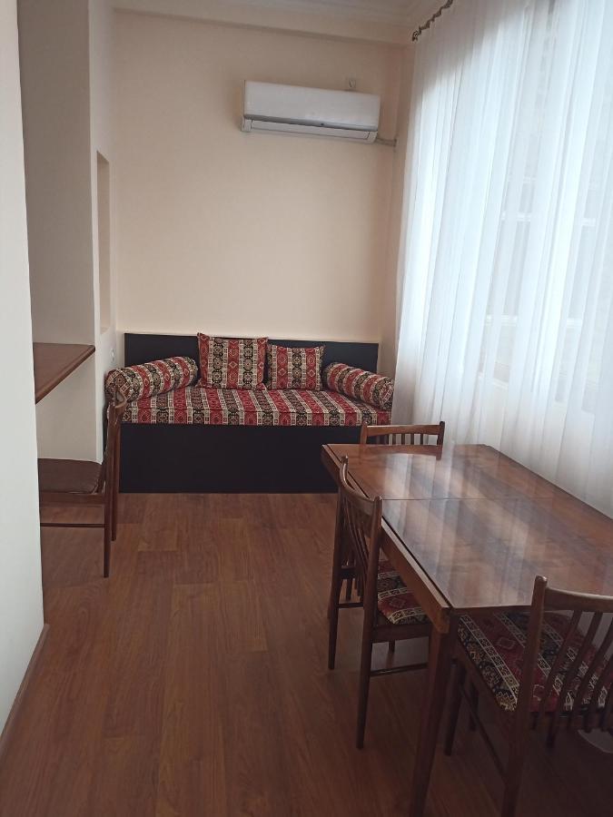 Spacious One Bedroom Apartment In The City Centre Ереван Экстерьер фото